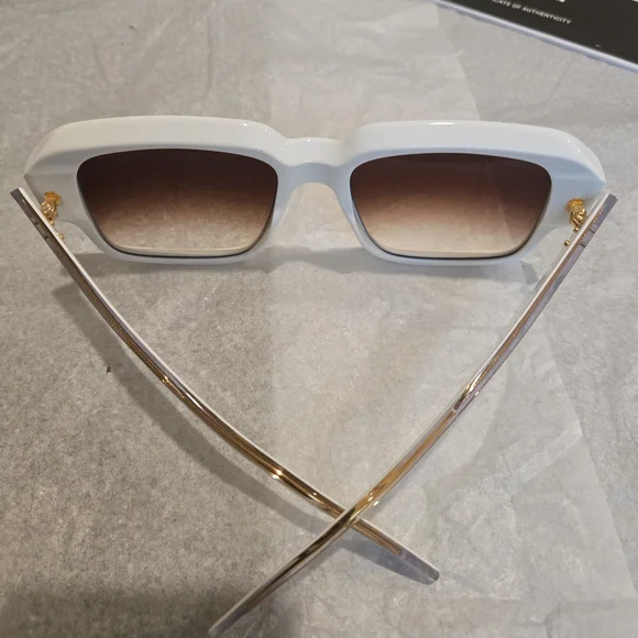 CUTLER AND GROSS UNISEX GRACE WHITE SUNGLASSES. SIZE: 57×18×145 MODEL: CGLE1388 CUTLER AND GROSS UNISEX GRACE WHITE SUNGLASSES. SIZE: 57×18  main image 4